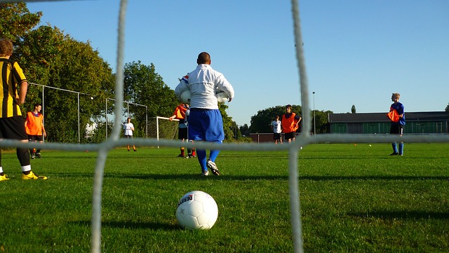 表现也不容 表现也不容